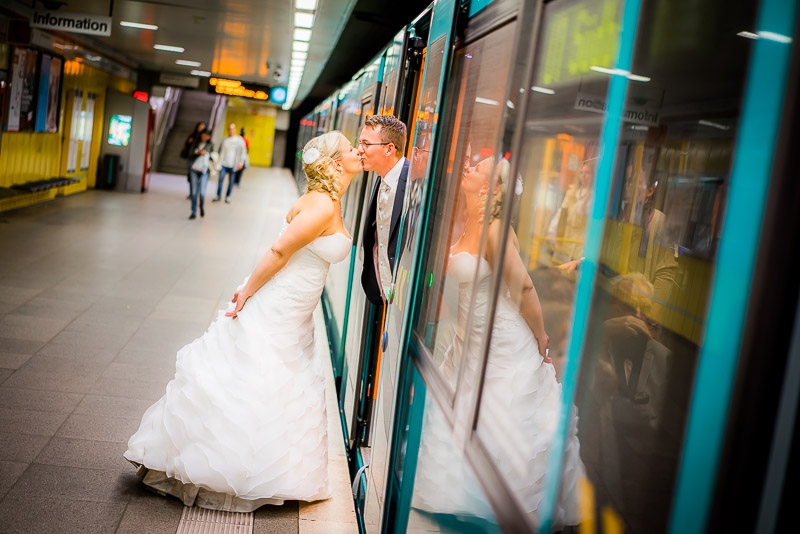 Ein megalustiges und entspanntes After-Wedding-Shooting in Frankfurt